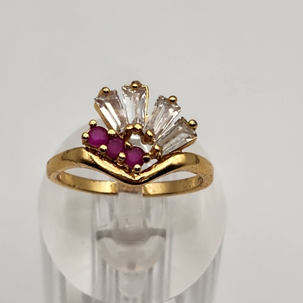 Vintage Gold Tone Ruby & Glass Ring (7.5)